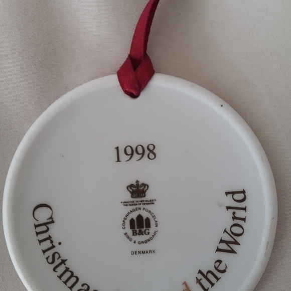 2001 PMI Double Sided Ceramic Ornament/ Vintage 1998 Christmas Around the World - Picture 3 of 7